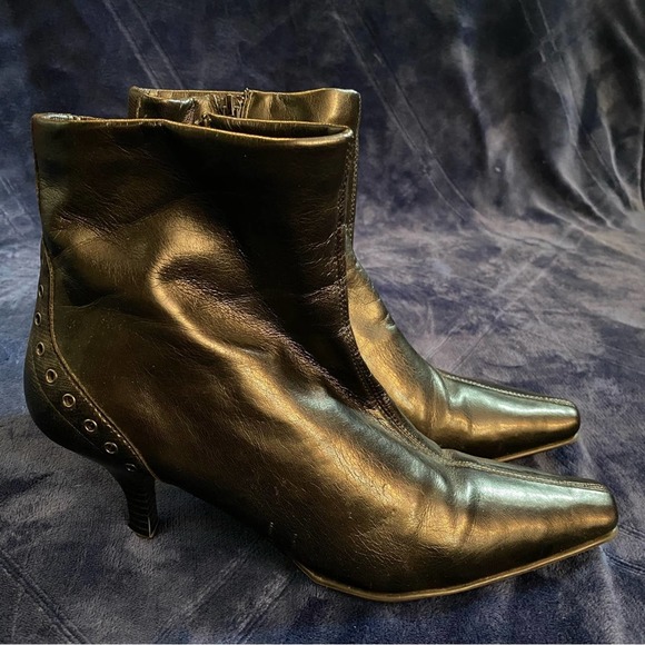 Liz Claiborne Flex Black Lucent Pointed Toe Ankle Boots - Picture 3 of 7